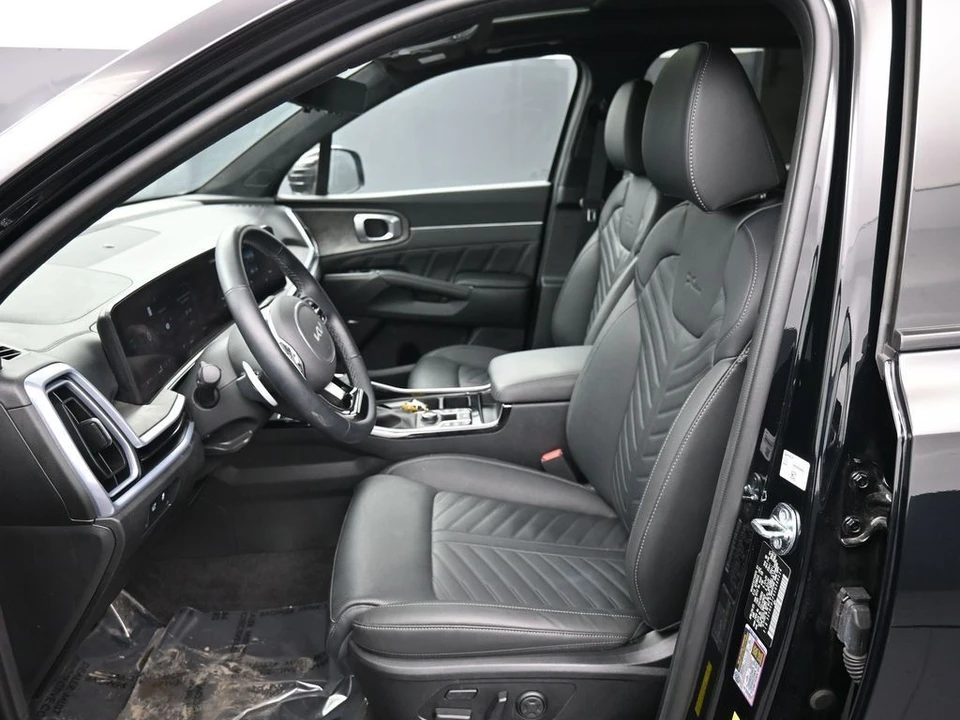 2025 Kia Sorento - Image 19 of 21