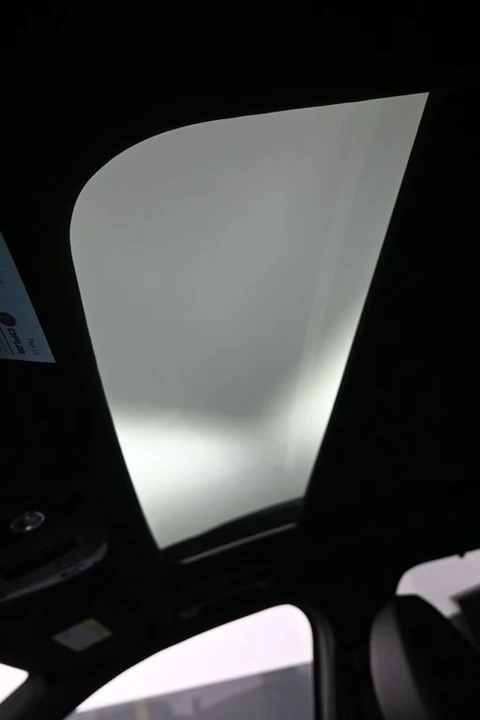 2025 Kia Sorento - Image 18 of 21