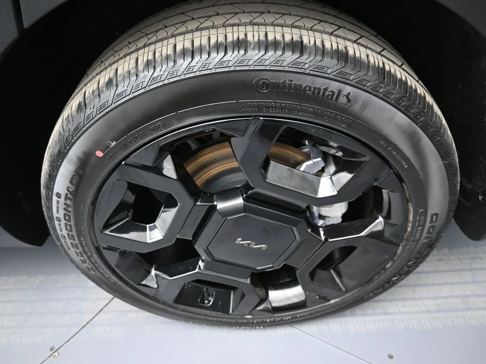 2025 Kia Sorento - Image 15 of 21