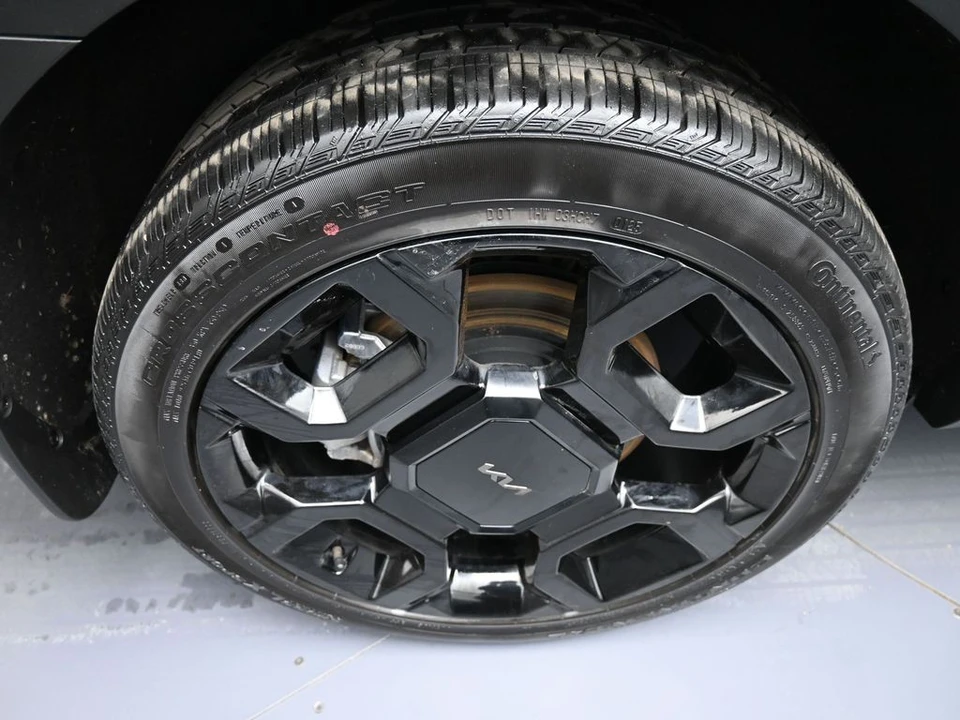 2025 Kia Sorento - Image 12 of 21