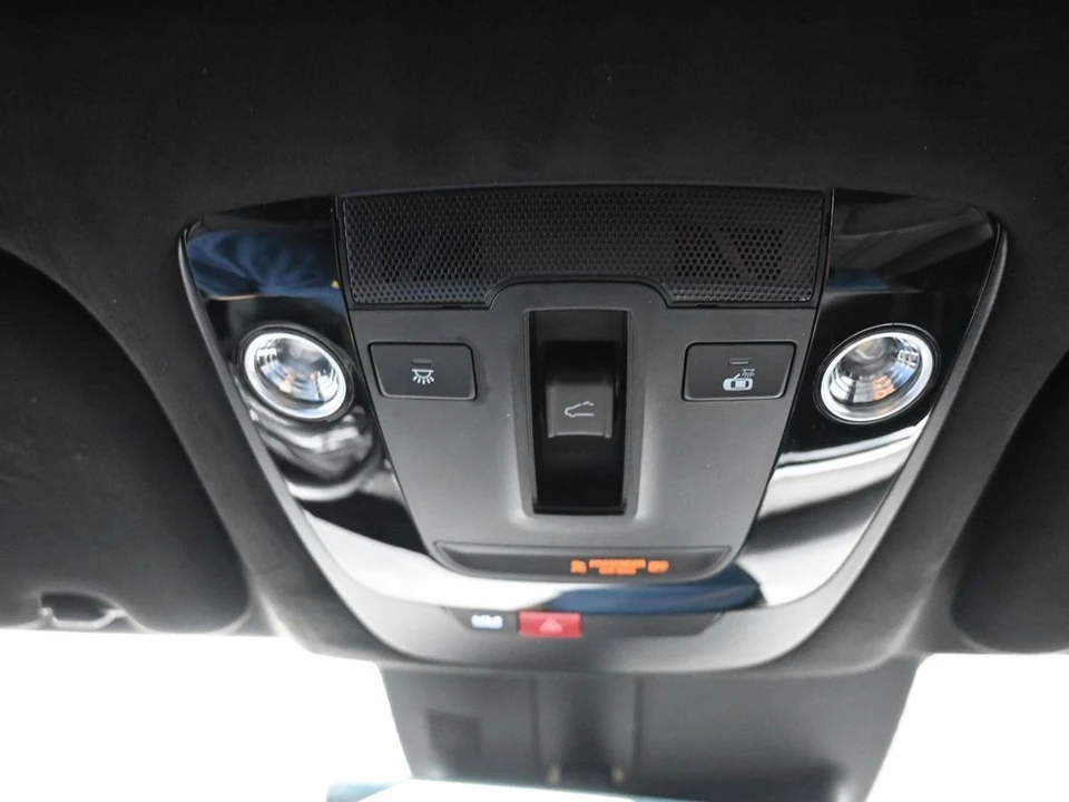 2025 Kia Sorento - Image 17 of 21