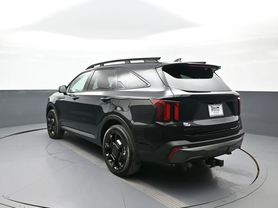2025 Kia Sorento - Image 8 of 21