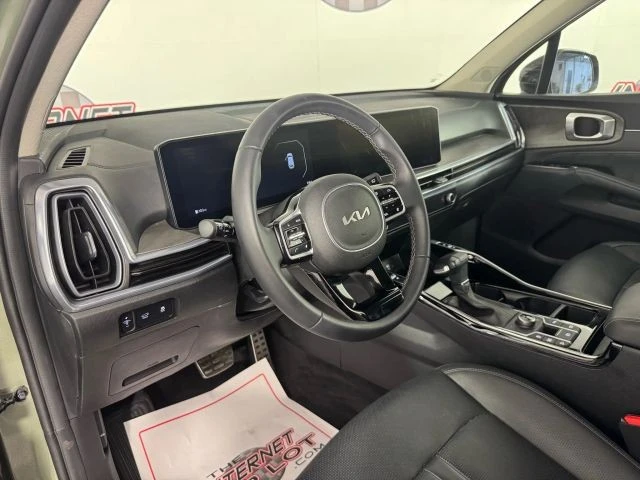 2025 Kia Sorento - Image 10 of 12