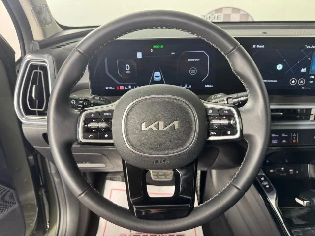 2025 Kia Sorento - Image 13 of 21