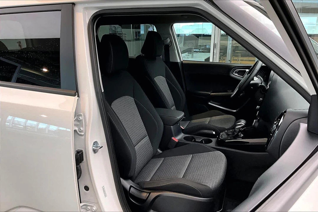 2025 Kia Soul - Image 9 of 12
