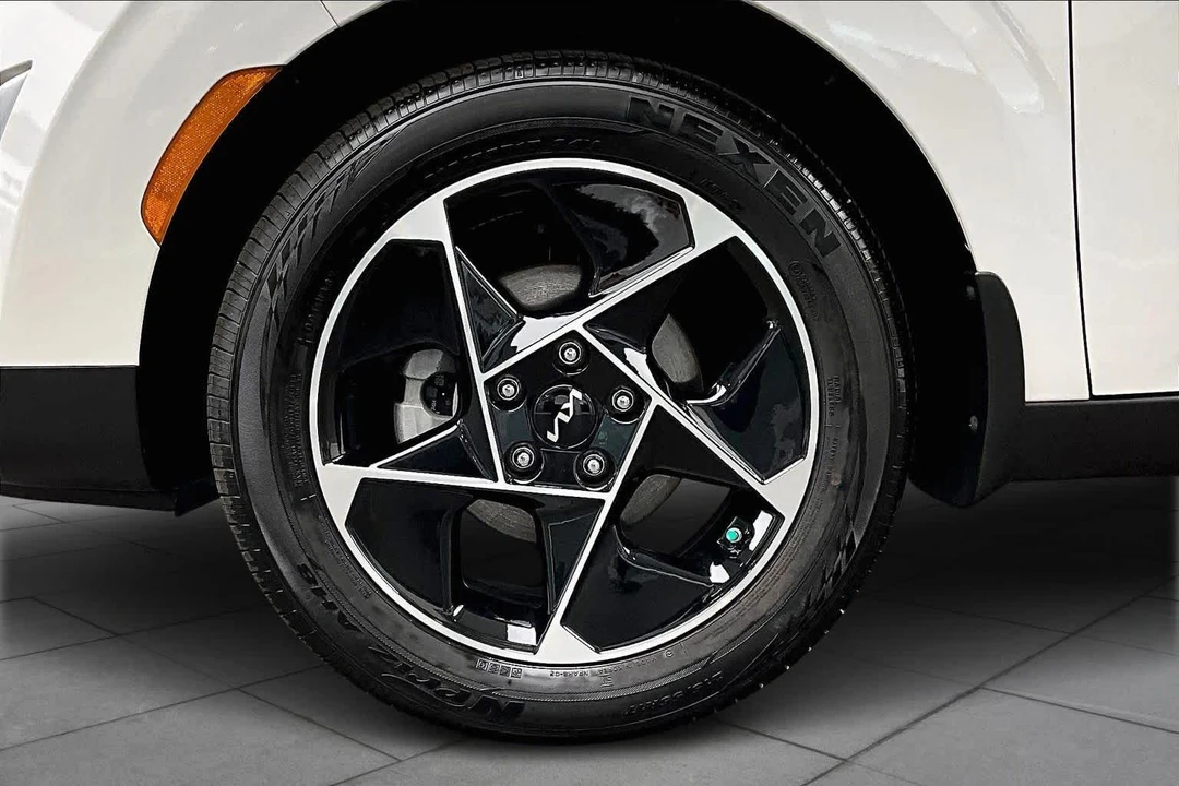 2025 Kia Soul - Image 11 of 12