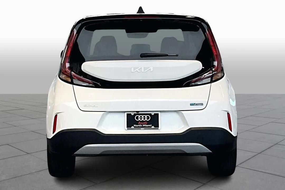 2025 Kia Soul - Image 5 of 12