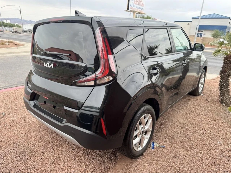 2025 Kia Soul - Image 3 of 15