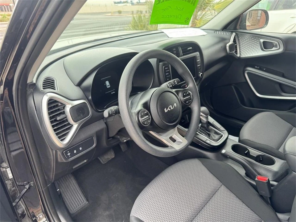 2025 Kia Soul - Image 8 of 15