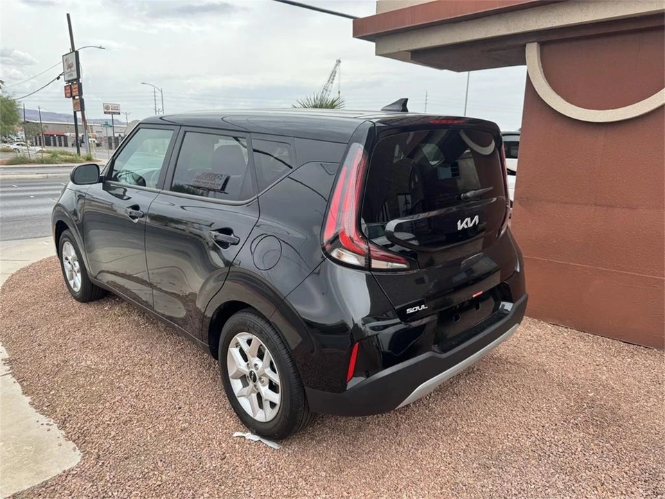 2025 Kia Soul - Image 5 of 15