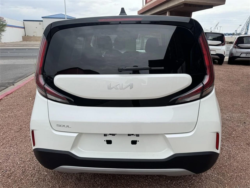 2025 Kia Soul - Image 5 of 16