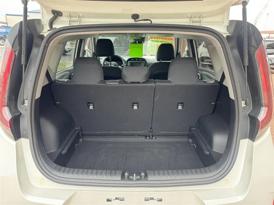 2025 Kia Soul - Image 13 of 16