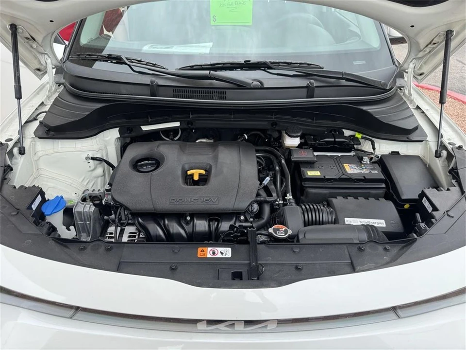 2025 Kia Soul - Image 14 of 16