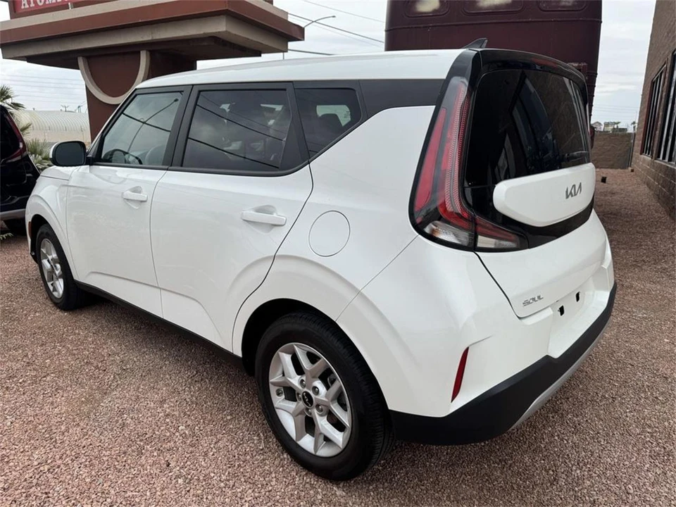 2025 Kia Soul - Image 6 of 16