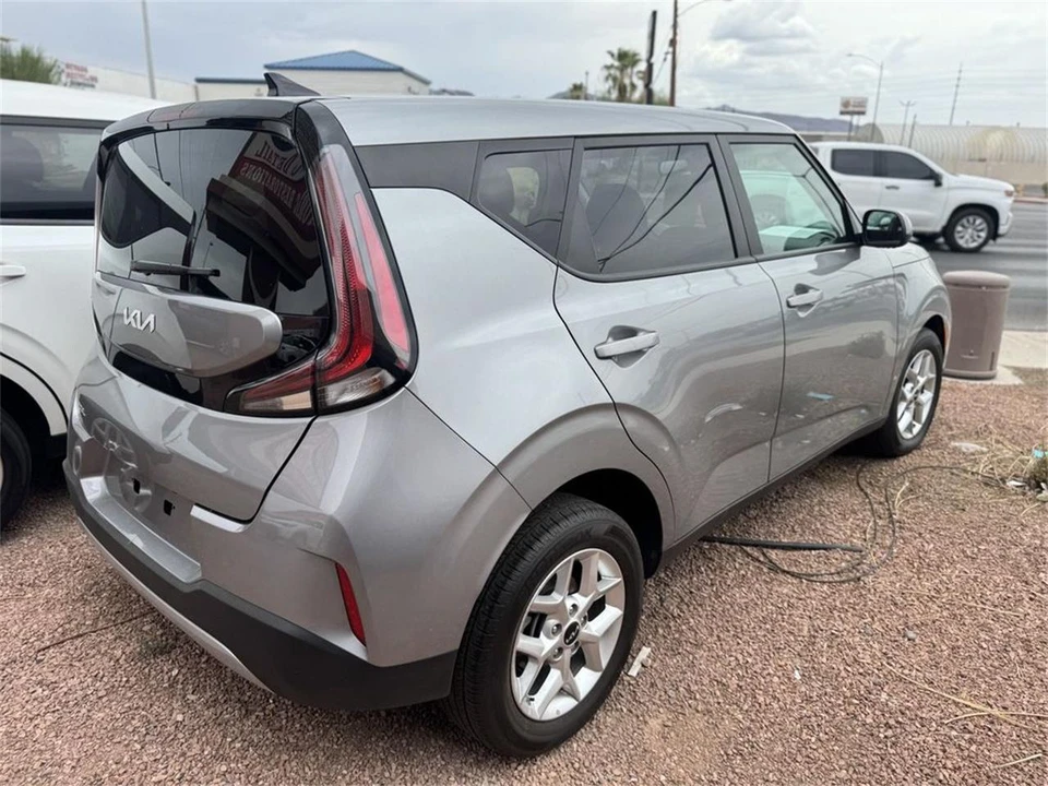 2025 Kia Soul - Image 5 of 15