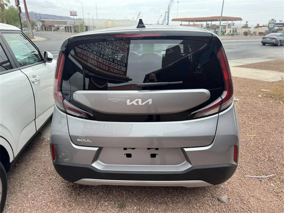 2025 Kia Soul - Image 6 of 15
