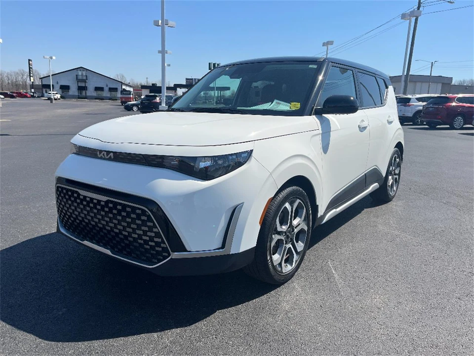 2025 Kia Soul - Image 3 of 31