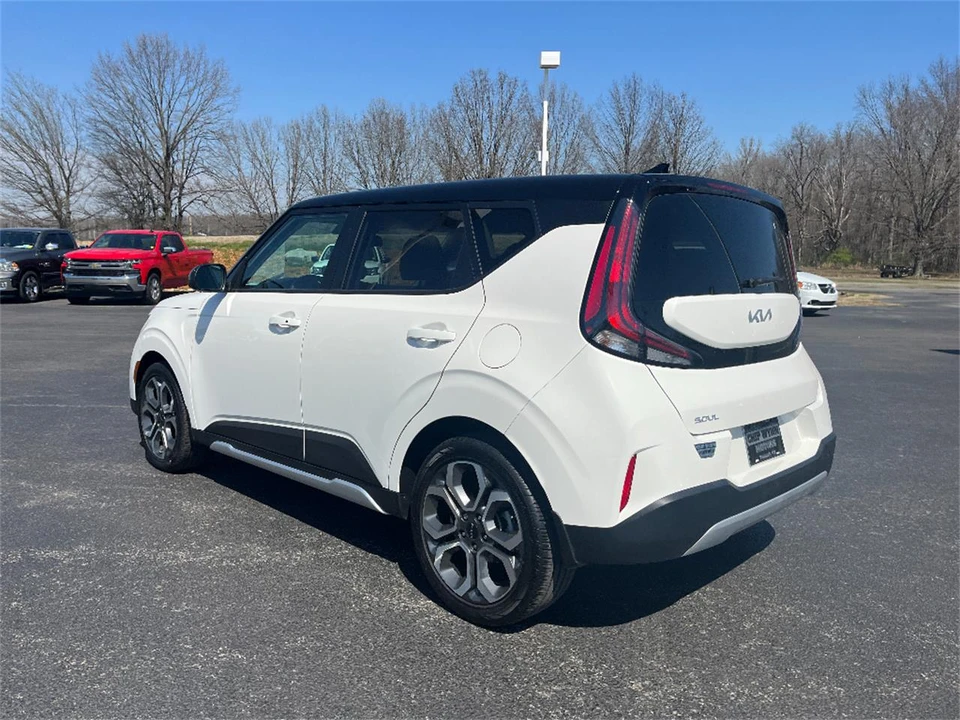 2025 Kia Soul - Image 5 of 31