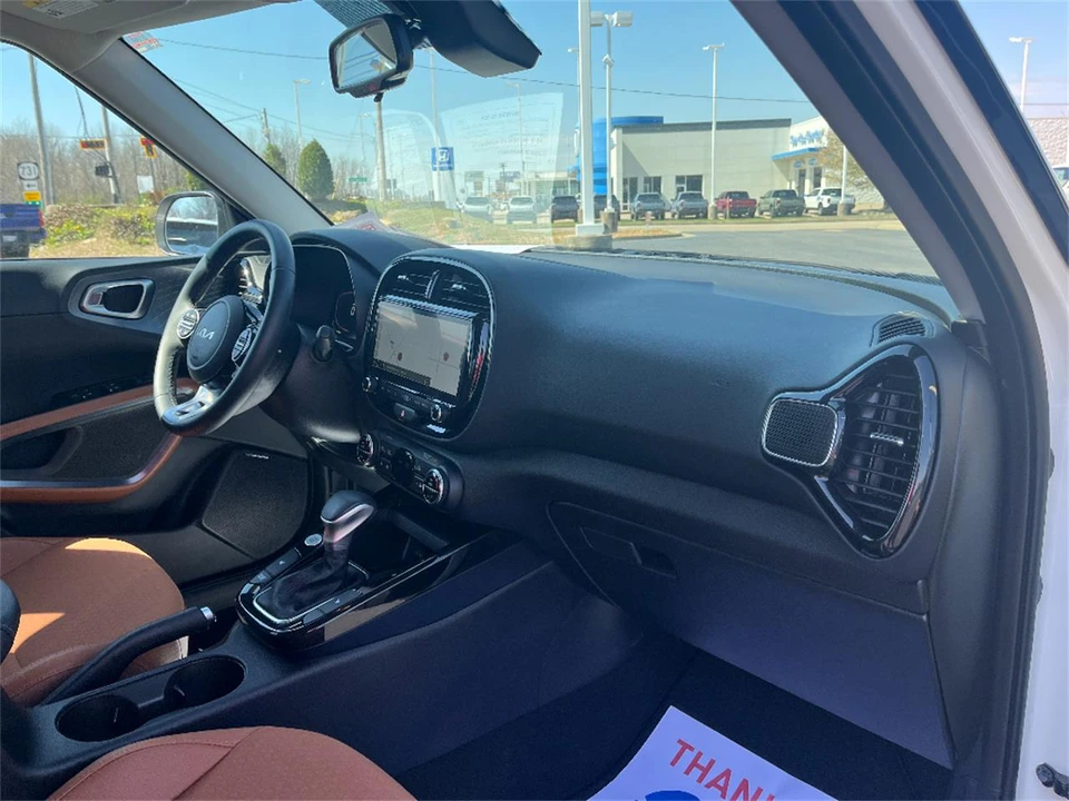 2025 Kia Soul - Image 15 of 31
