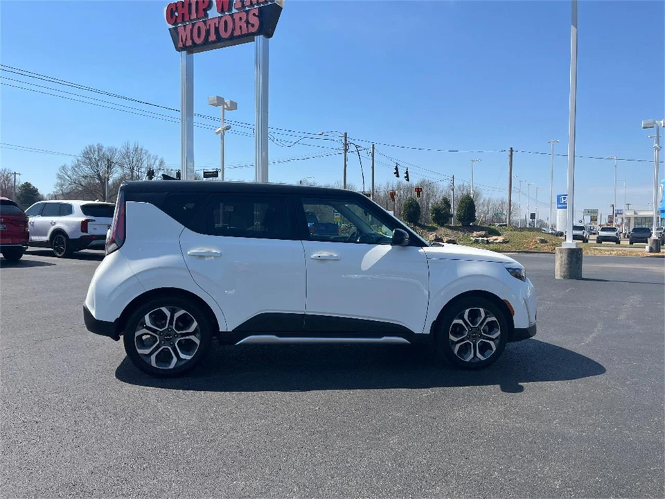 2025 Kia Soul - Image 8 of 31