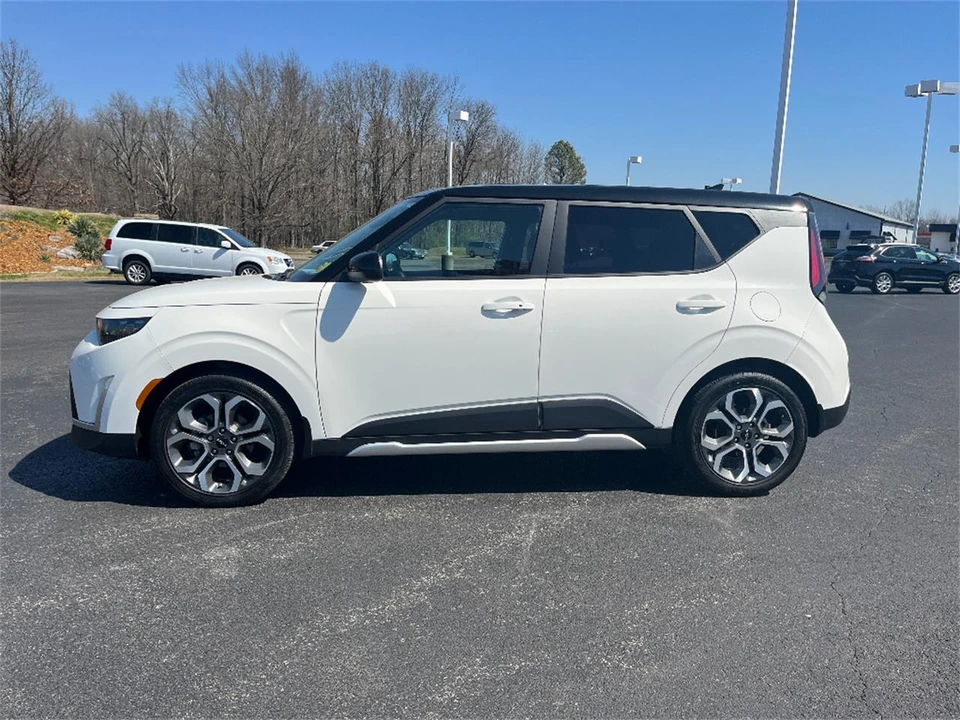 2025 Kia Soul - Image 4 of 31