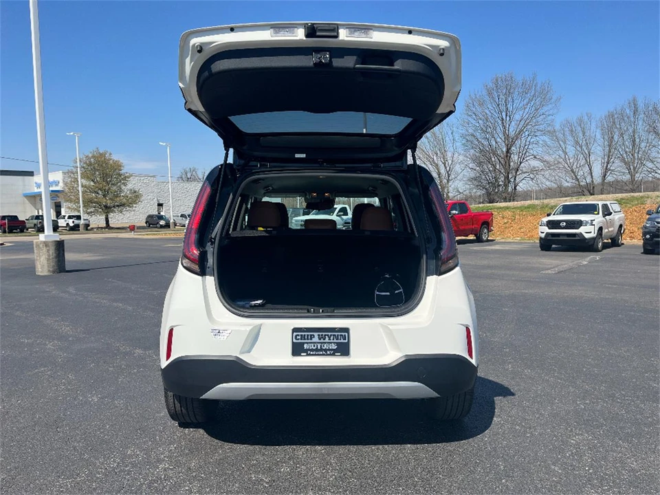 2025 Kia Soul - Image 10 of 31
