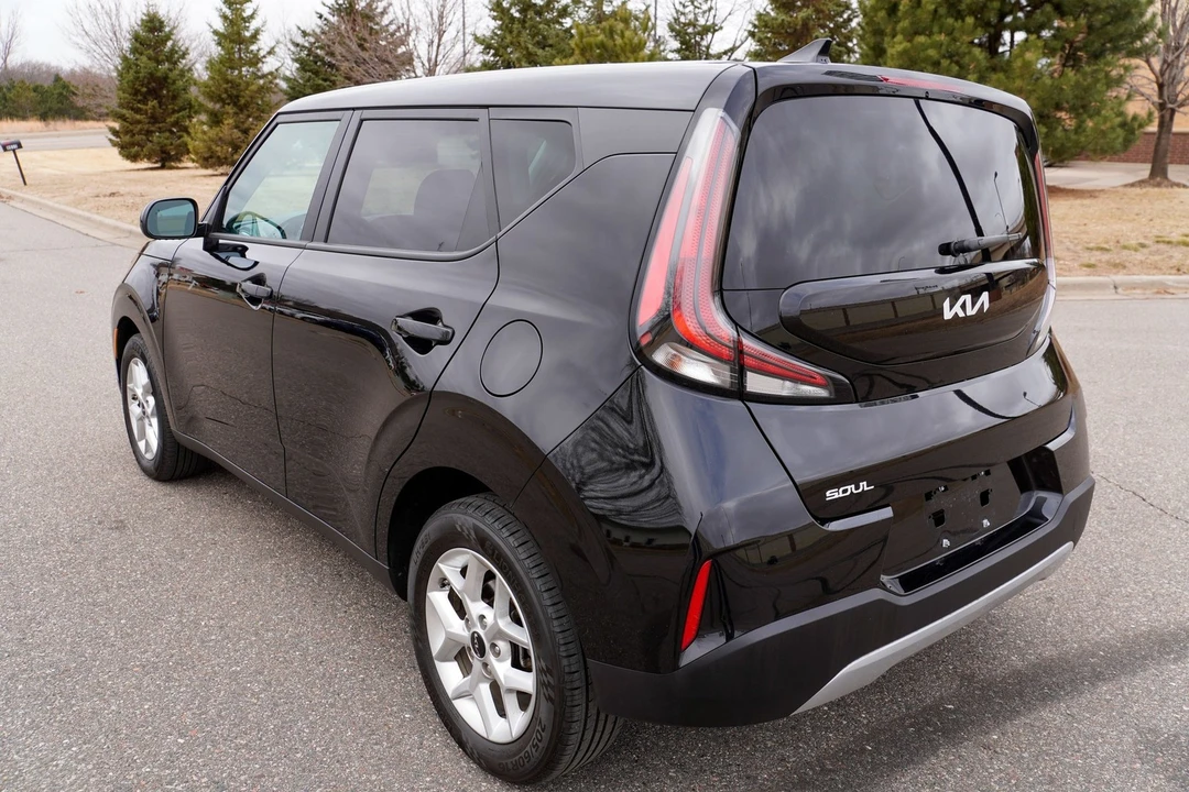 2025 Kia Soul - Image 6 of 21