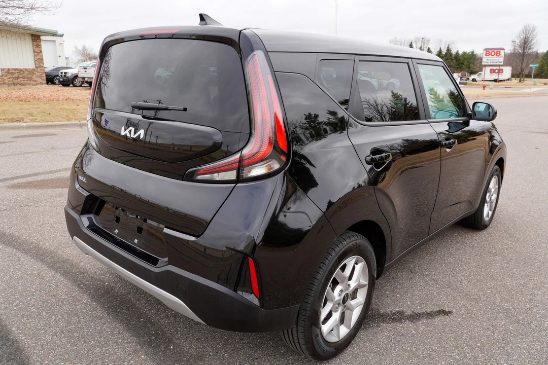 2025 Kia Soul - Image 3 of 21