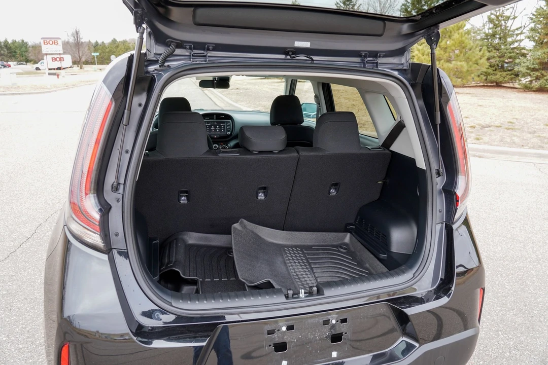 2025 Kia Soul - Image 16 of 21