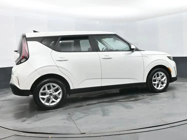 2025 Kia Soul - Image 4 of 12