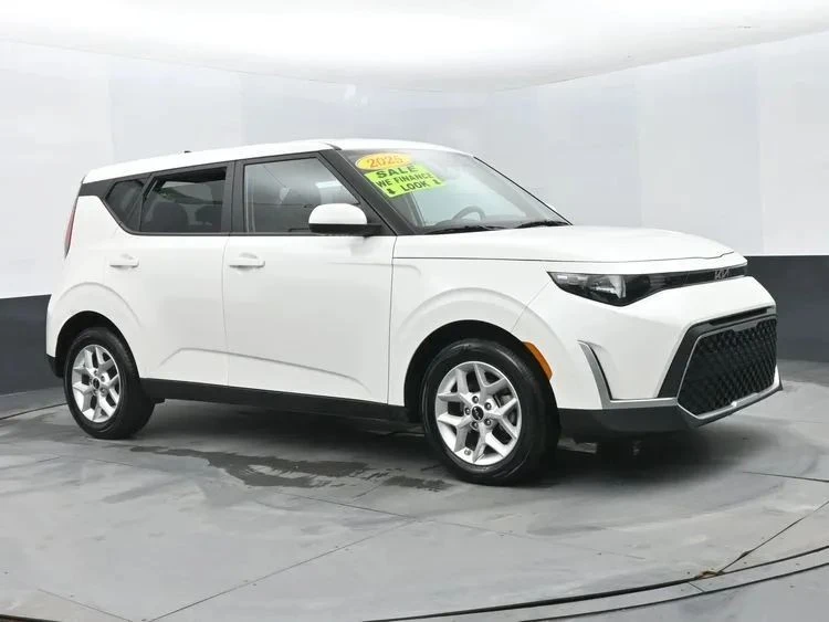 2025 Kia Soul - Image 2 of 12