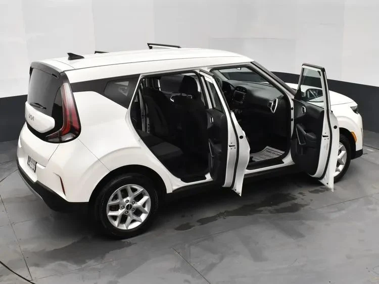 2025 Kia Soul - Image 6 of 12