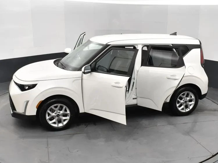 2025 Kia Soul - Image 7 of 12
