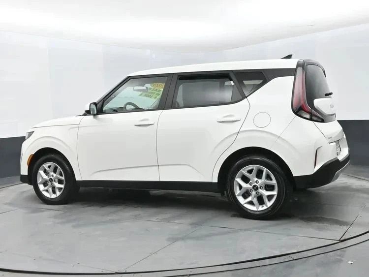 2025 Kia Soul - Image 9 of 12