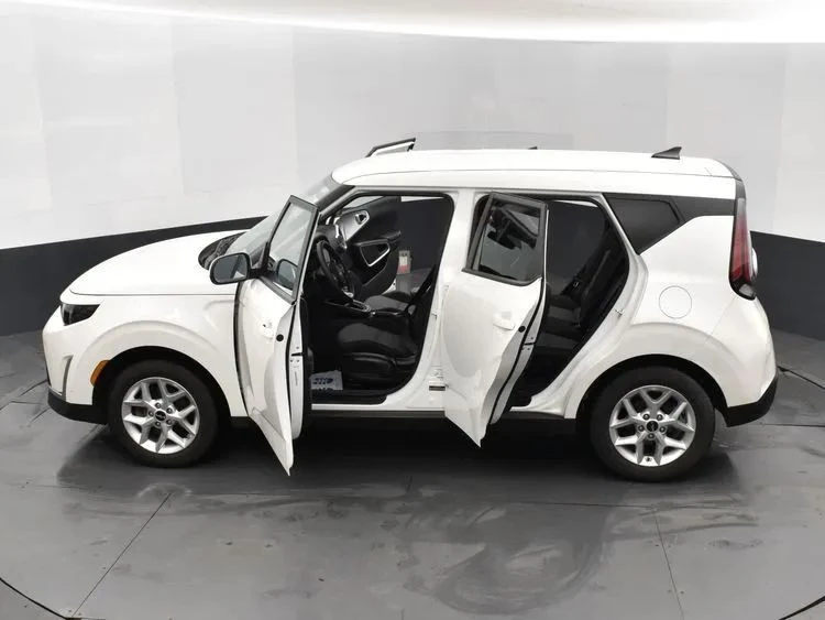2025 Kia Soul - Image 7 of 12