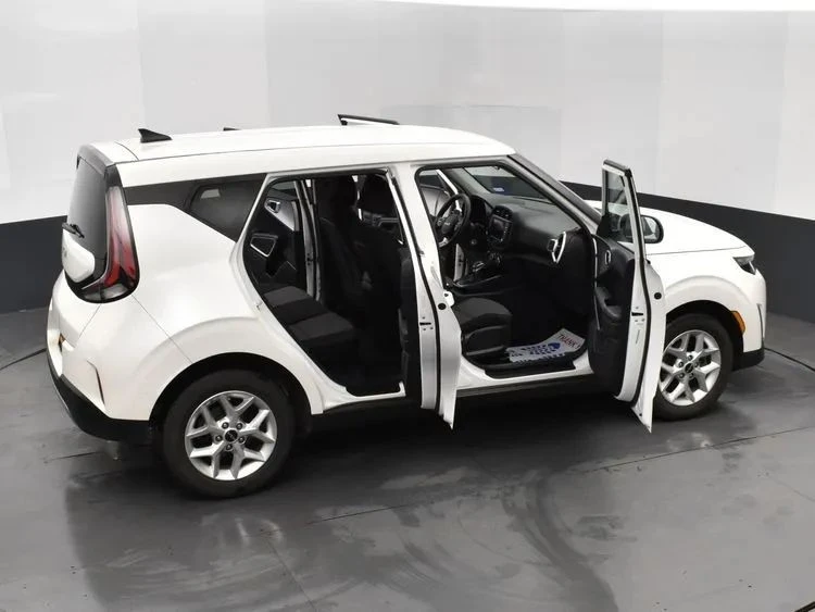 2025 Kia Soul - Image 6 of 12