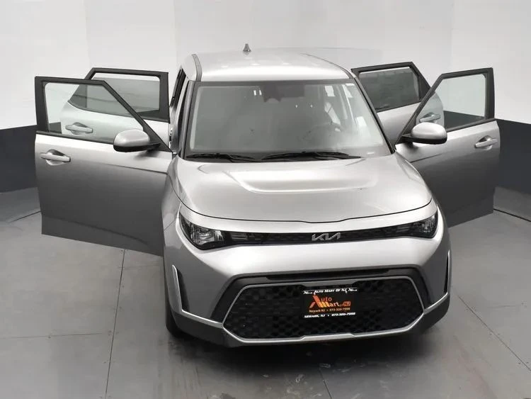 2025 Kia Soul - Image 10 of 12
