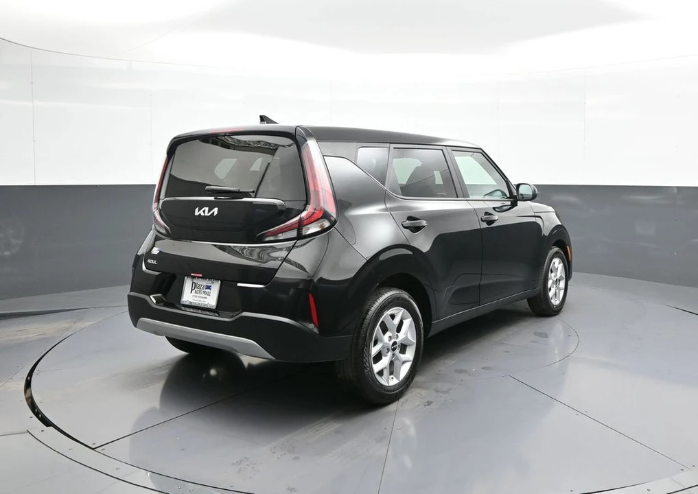 2025 Kia Soul - Image 6 of 21