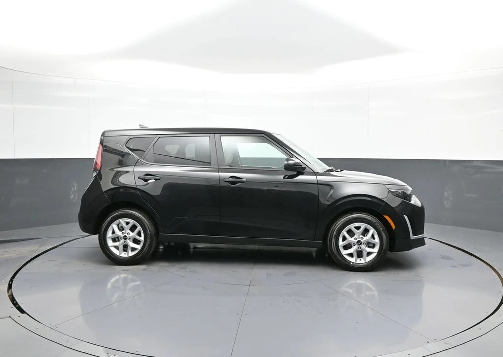 2025 Kia Soul - Image 5 of 21