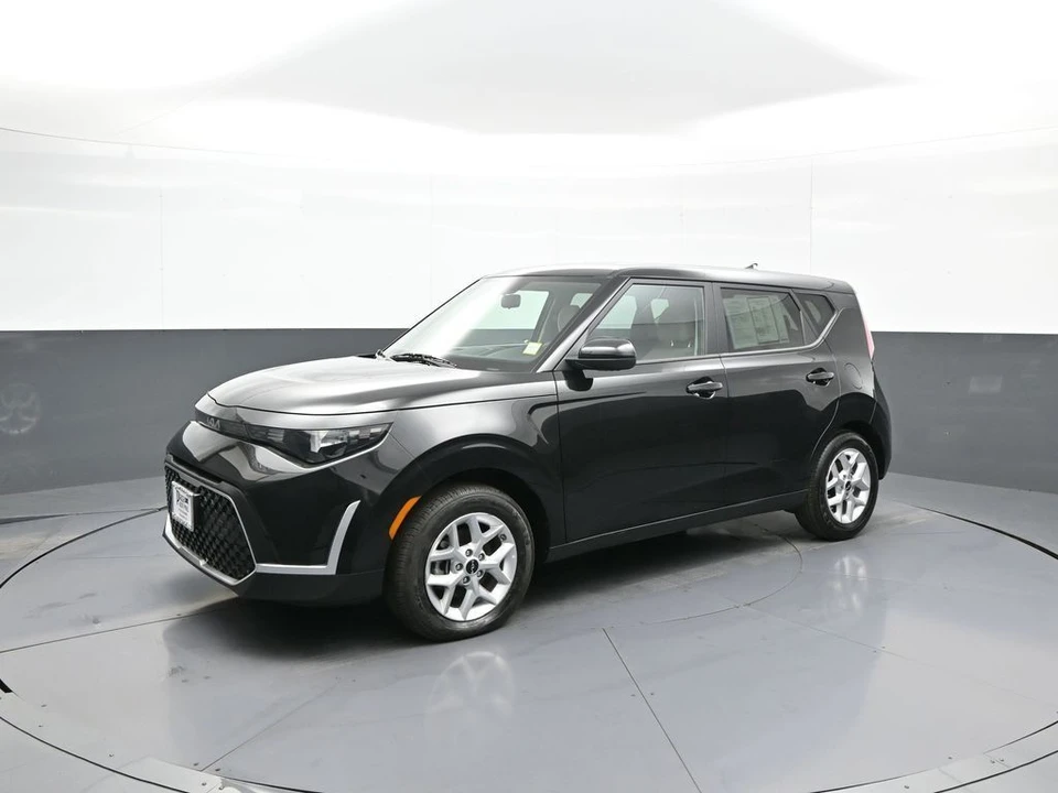 2025 Kia Soul - Image 10 of 21