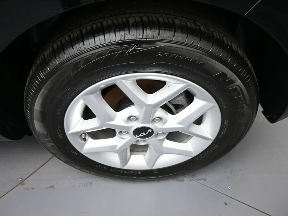 2025 Kia Soul - Image 14 of 21