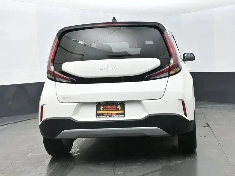 2025 Kia Soul - Image 8 of 12