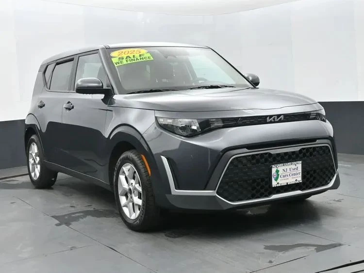 2025 Kia Soul - Image 2 of 12
