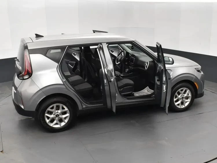 2025 Kia Soul - Image 6 of 12