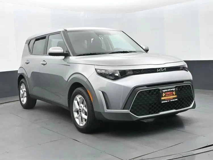 2025 Kia Soul - Image 2 of 12