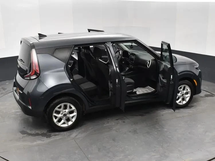 2025 Kia Soul - Image 6 of 12