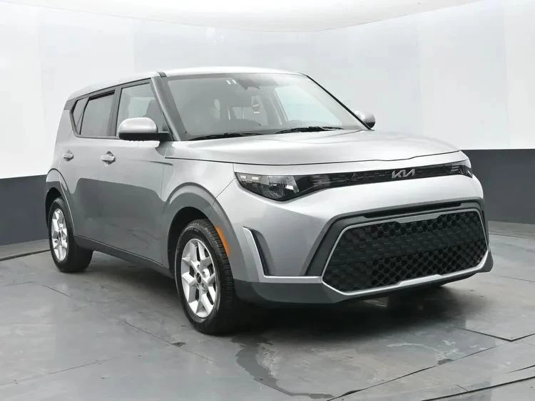 2025 Kia Soul - Image 2 of 12