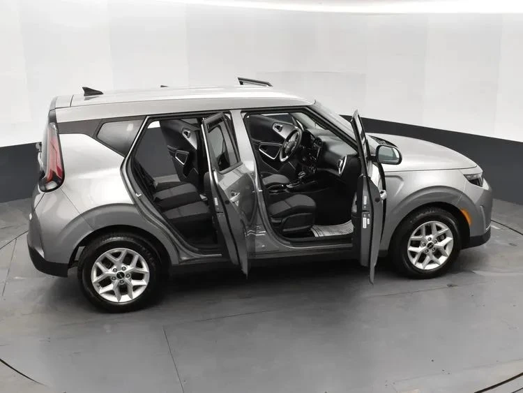 2025 Kia Soul - Image 6 of 12