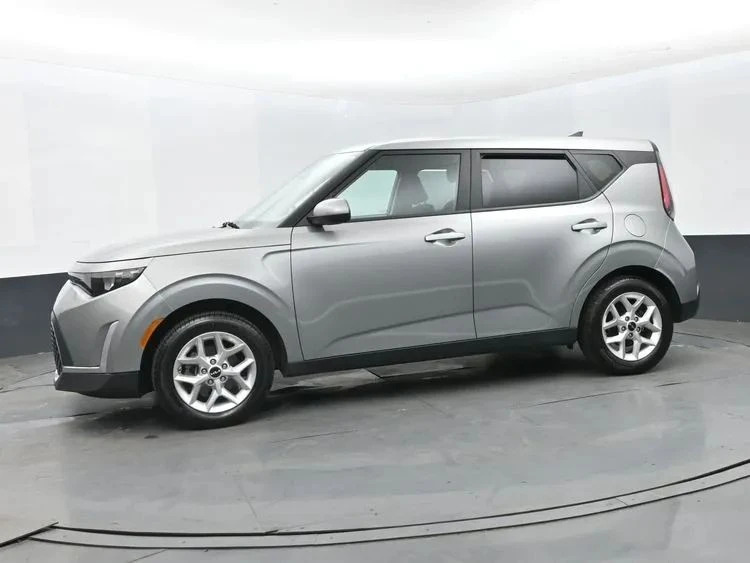 2025 Kia Soul - Image 5 of 12