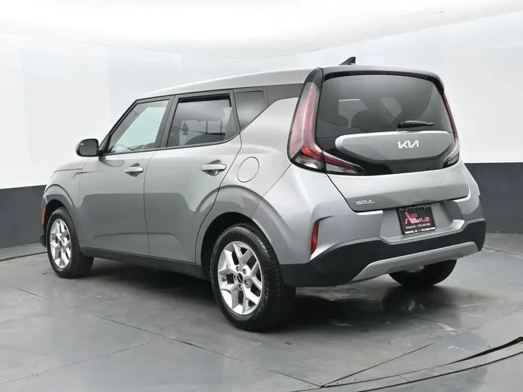 2025 Kia Soul - Image 9 of 12
